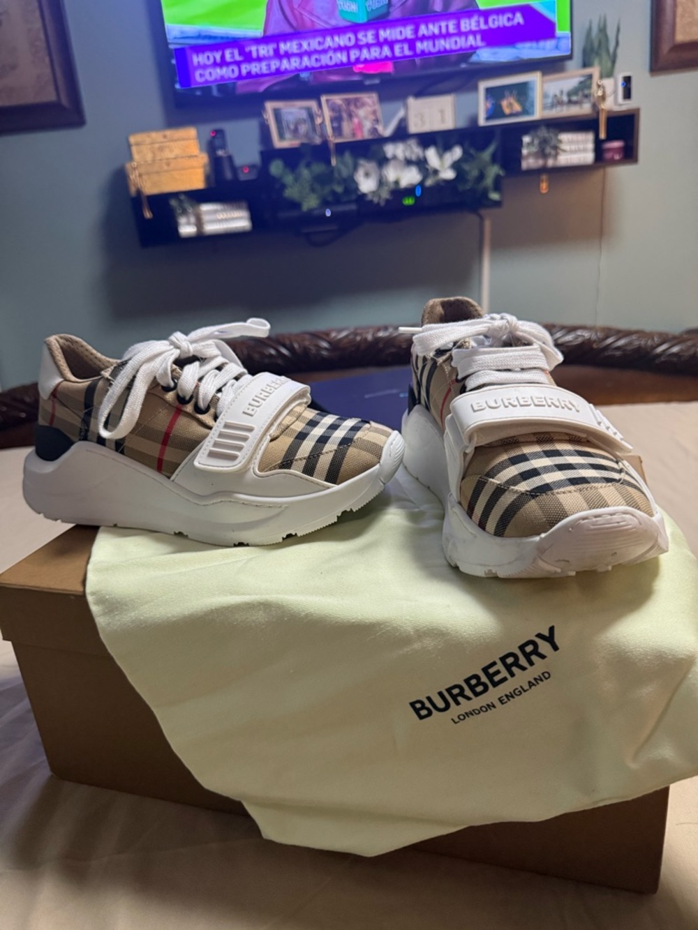 Burberry Beige Check Low-Top Sneaker with White Leather - Picture 4 of 5